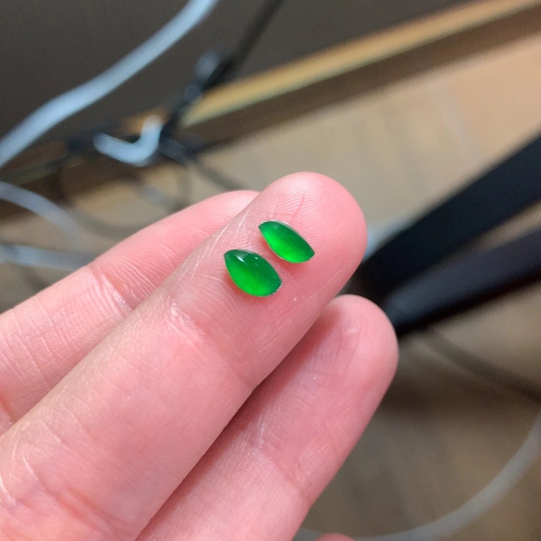 翡翠未镶嵌颈饰绿随行