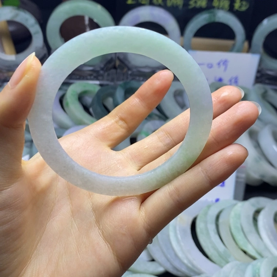 定制翡翠未镶嵌手镯