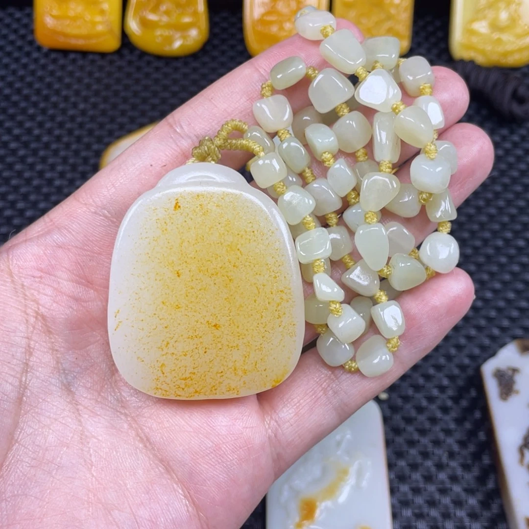 颈饰未镶嵌和田玉