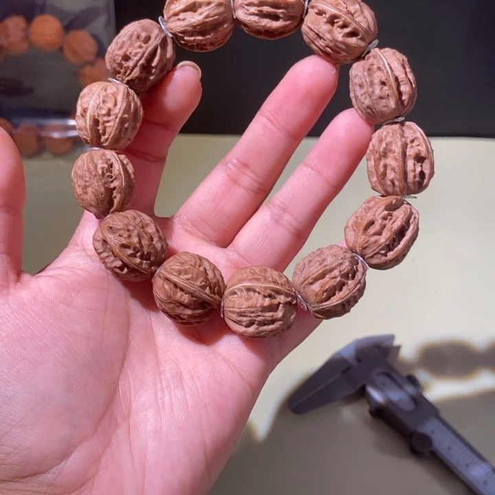 文玩核桃手串……10