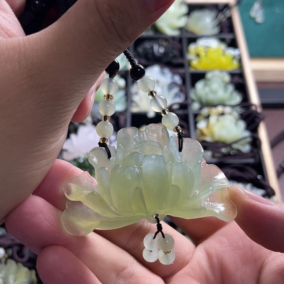 蛇纹石玉未镶嵌颈饰