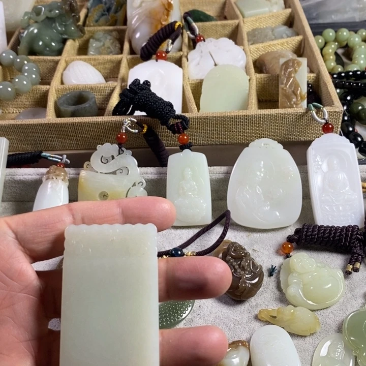 和田玉（青白玉）未镶嵌颈饰