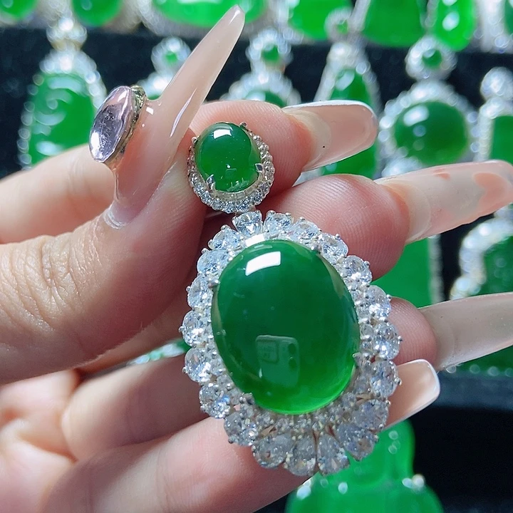 翡翠银S925镶嵌颈饰18。 