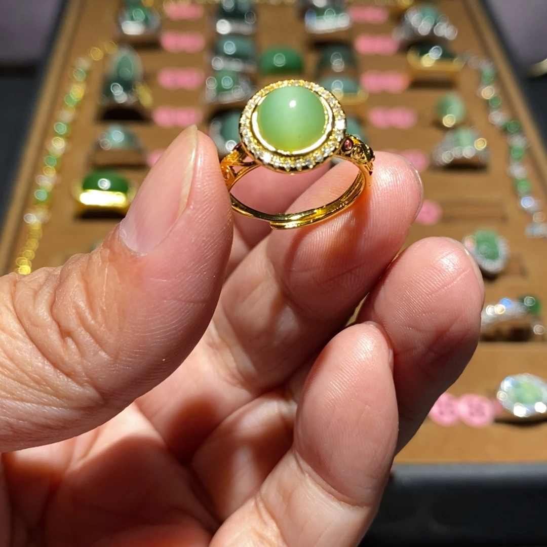 猪***力和田玉未镶嵌戒指