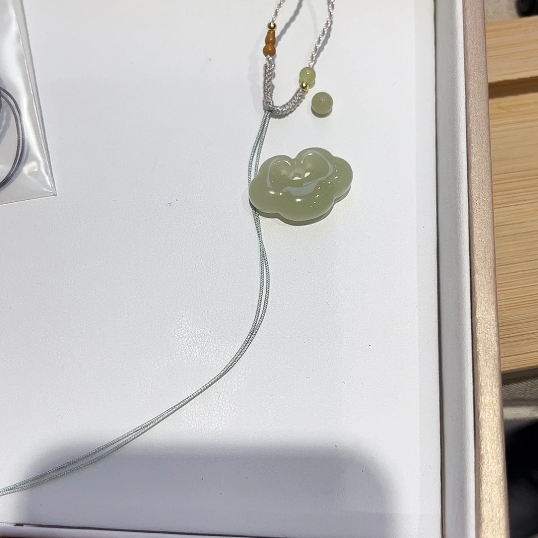 今***瘦颈饰未镶嵌和田玉不退不换
