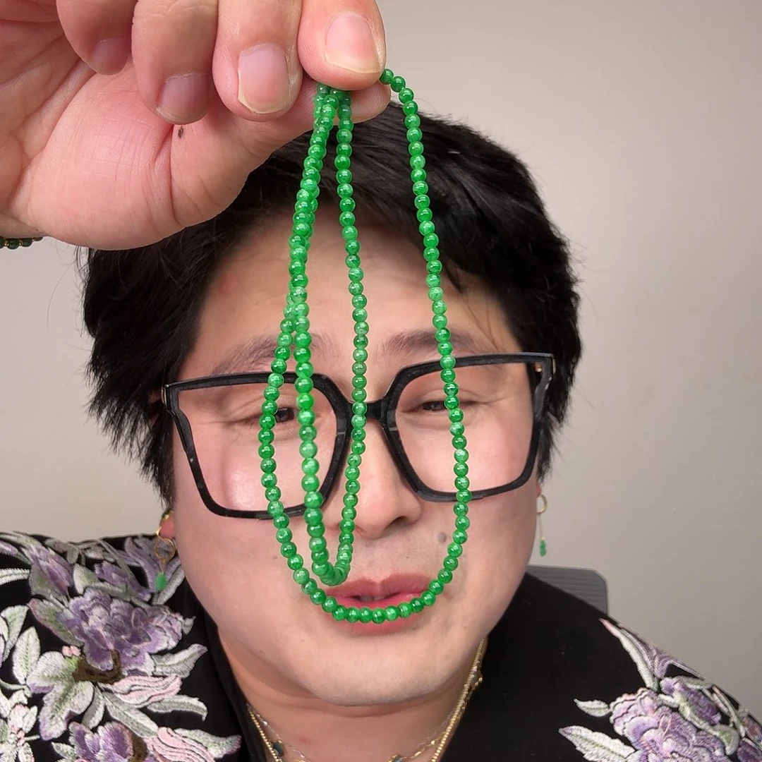 翡翠未镶嵌颈饰一件