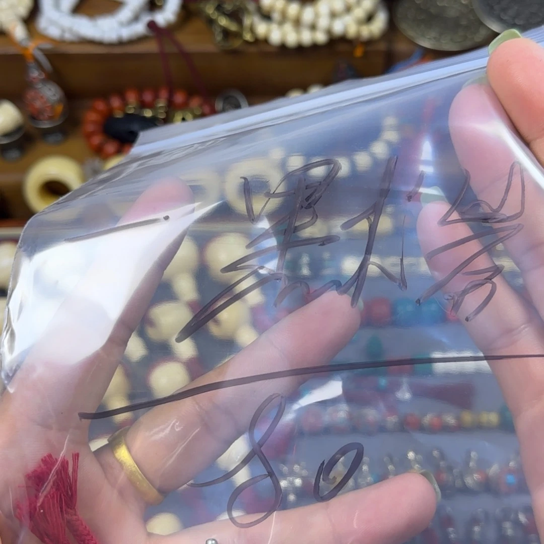 一***岩玻璃颈饰侧挂1个.