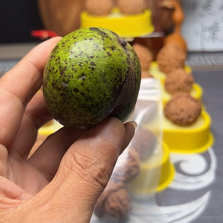 吊坠桃核白狮子青皮异性