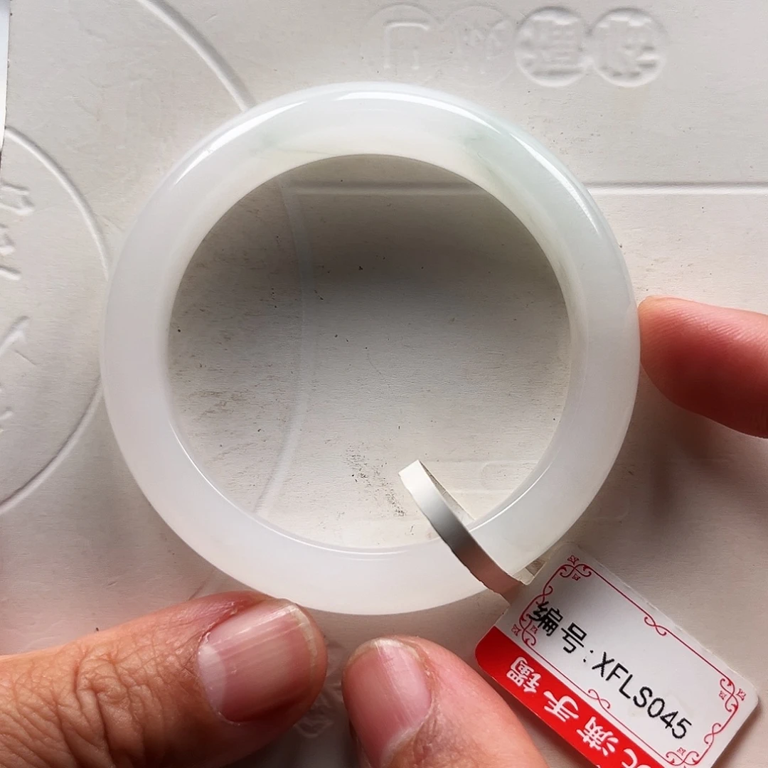 未镶嵌手镯石英质玉XFLS045