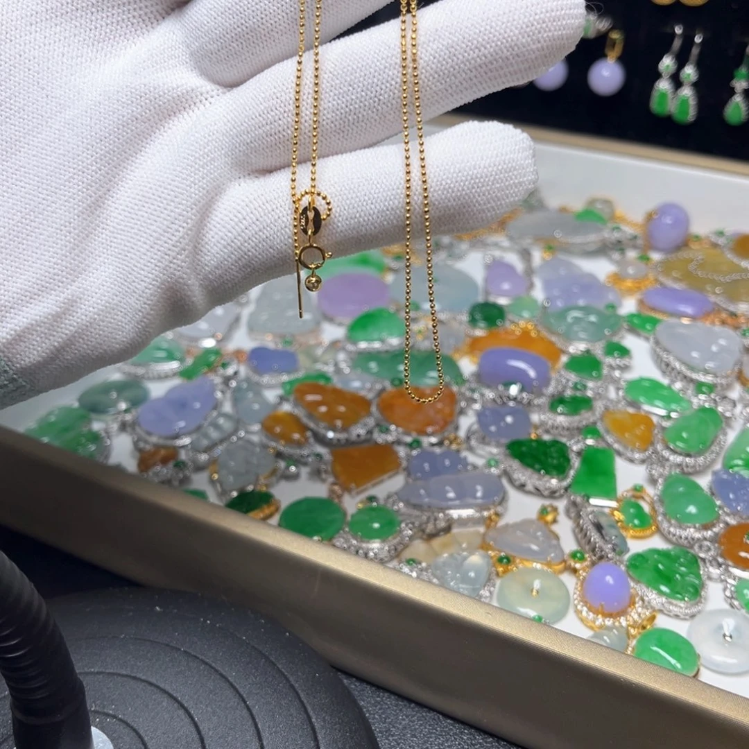 翡翠颈饰未镶嵌在