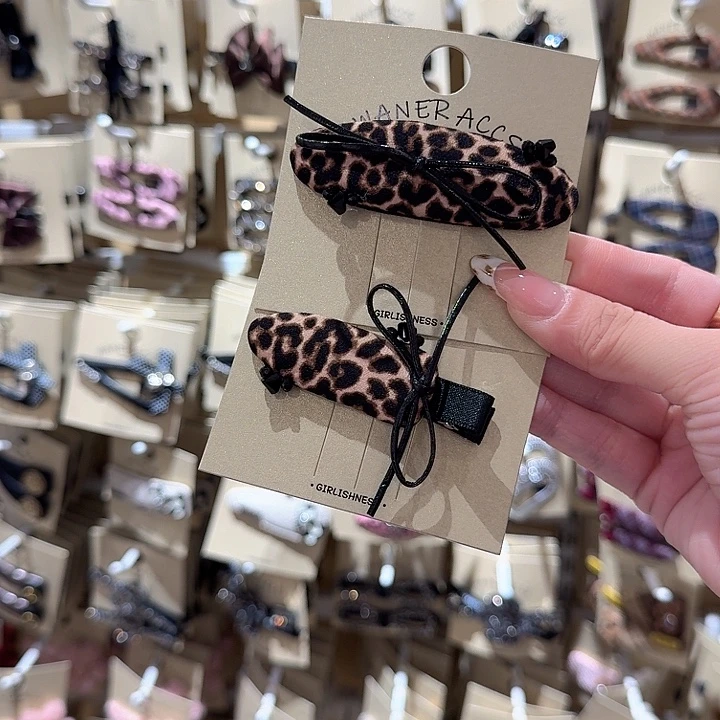 豹纹无痕和豹纹椭圆掰掰夹各一个