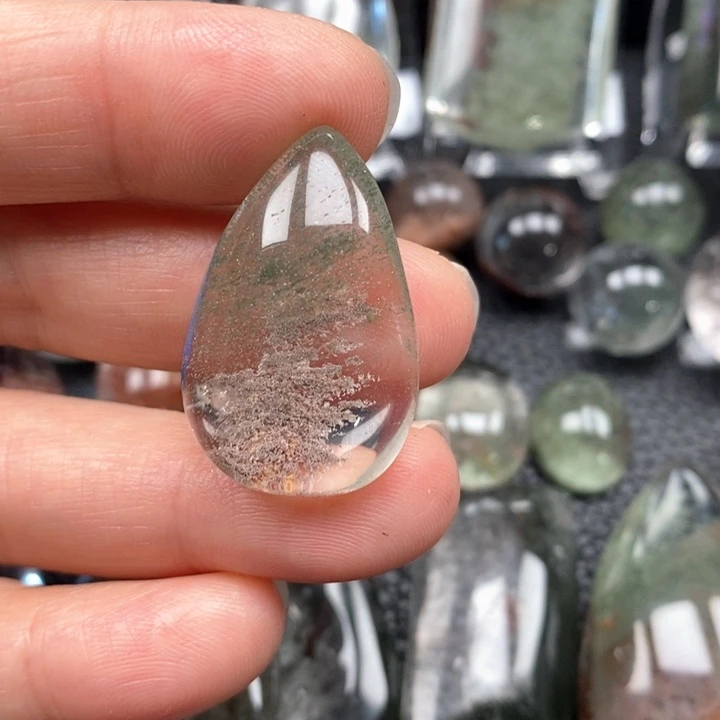 未镶嵌颈饰水晶?**?水晶