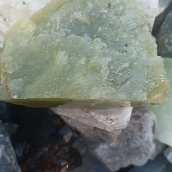 蛇纹石玉未镶嵌珠宝奇石