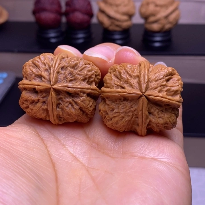 飞***头文玩核桃把件磐石四楞40