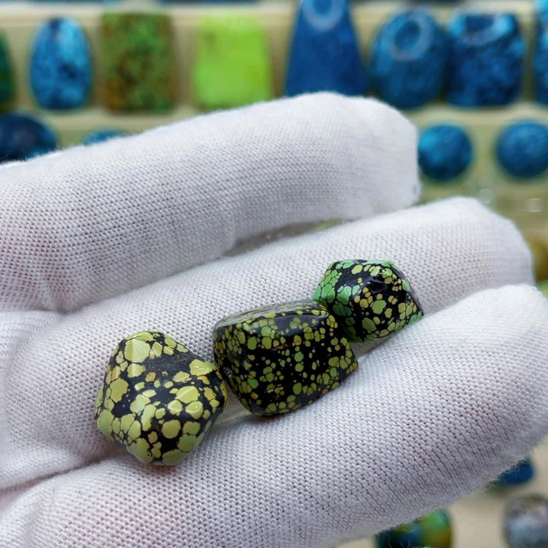 未镶嵌绿松石颈饰