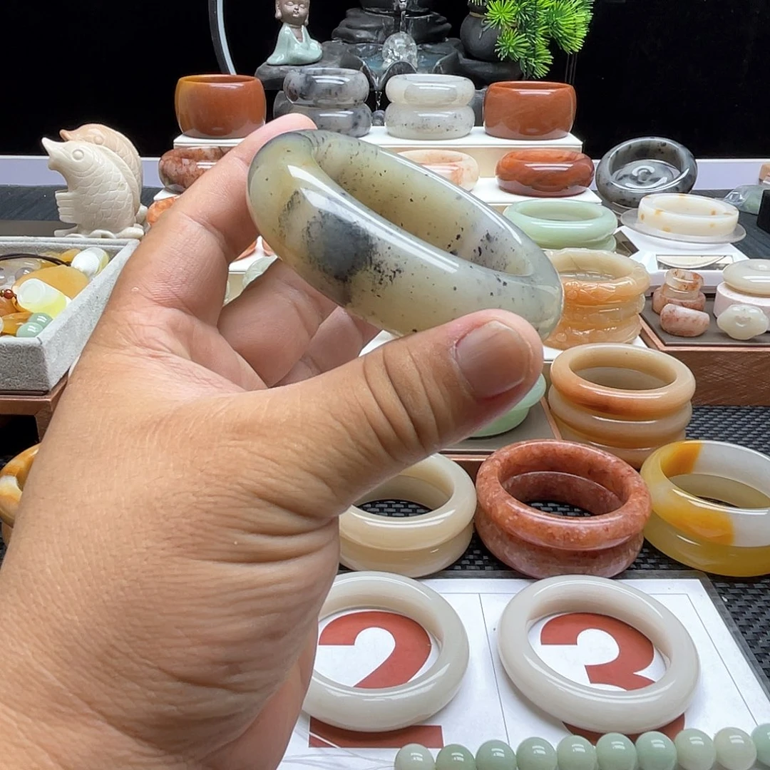石英质玉（佘太翠）手镯未镶嵌