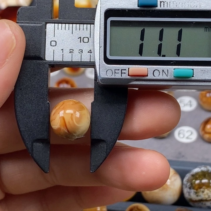 未镶嵌琥珀裸石圆珠