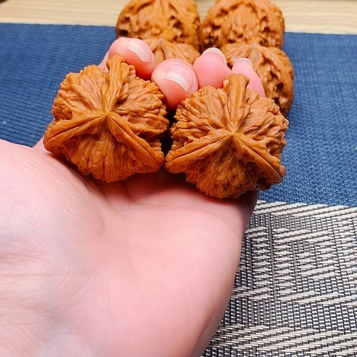 鑫***泰文玩核桃吊坠三棱