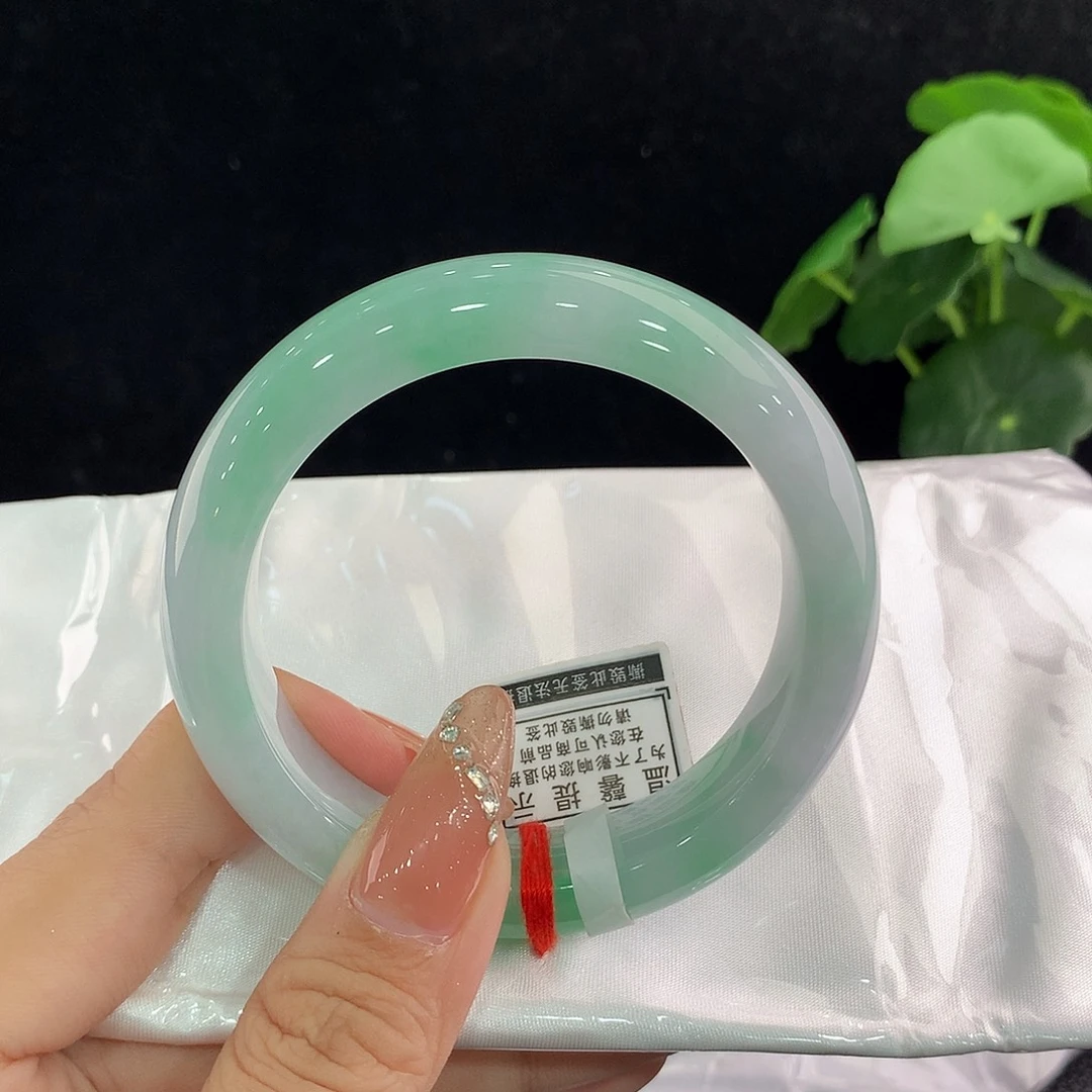 翡翠手镯未镶嵌正57