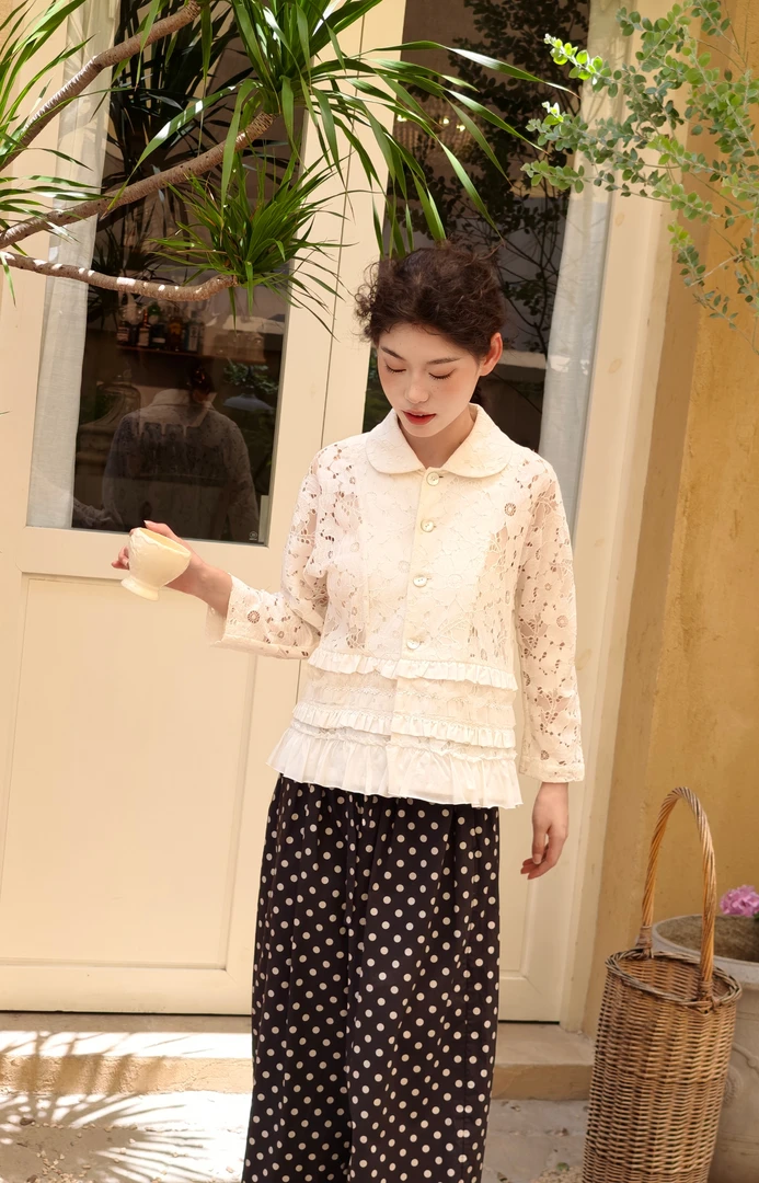 文艺时尚镂空气质外套白色蕾丝彼得潘领减龄显瘦百搭衬衫H102321