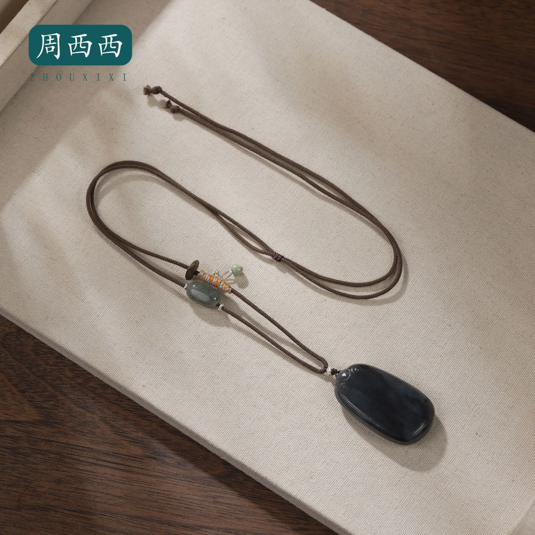 精美青花无事牌项链长4宽2.2高0.8百搭多样性发货19053