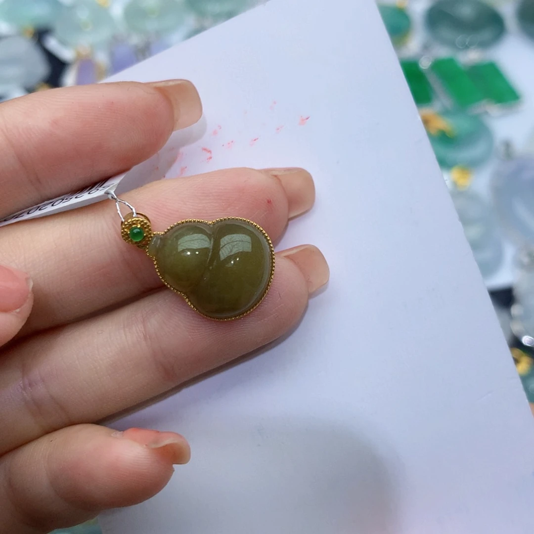 翡翠颈饰18K金镶嵌葫芦