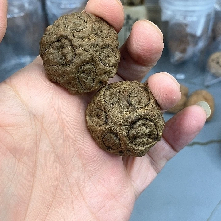 文玩核桃把件阿*?鬼脸