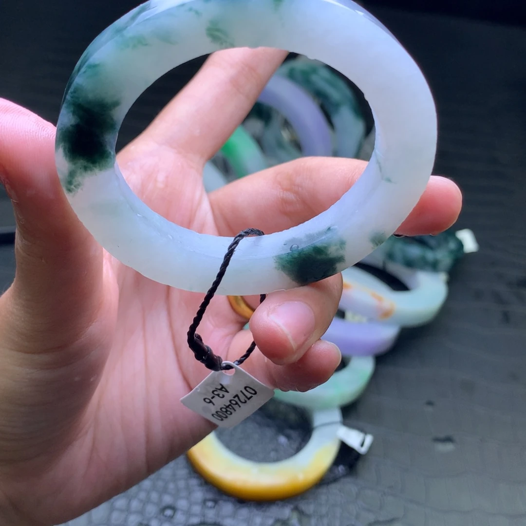 傻***.定制翡翠手镯未镶嵌