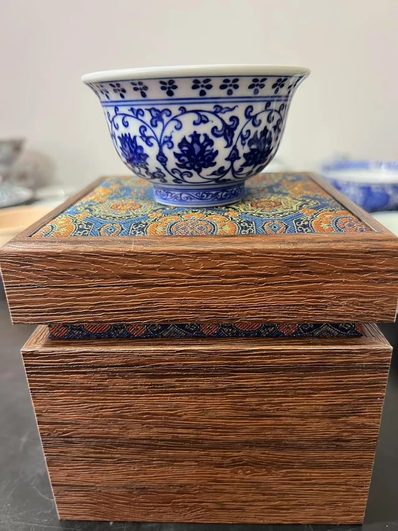 手绘青花缠枝景德镇陶瓷压手杯功夫茶具霁阳珍藏