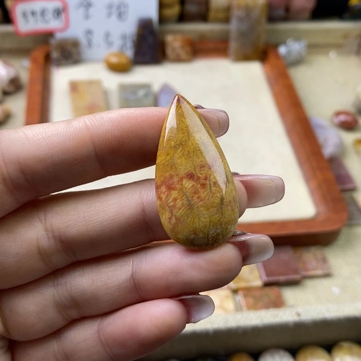 石英岩玉合金颈饰