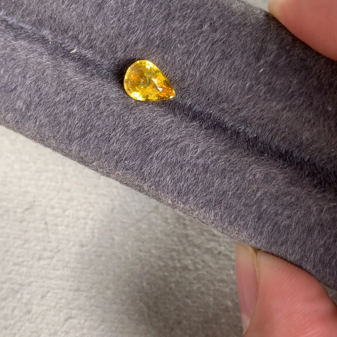 蓝宝石裸石1.08 斯里兰卡 金丝雀