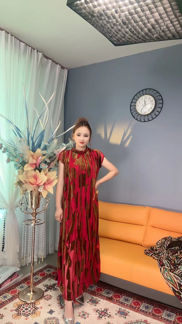 新款红色长款显瘦收腰格子泡泡长袖连衣裙