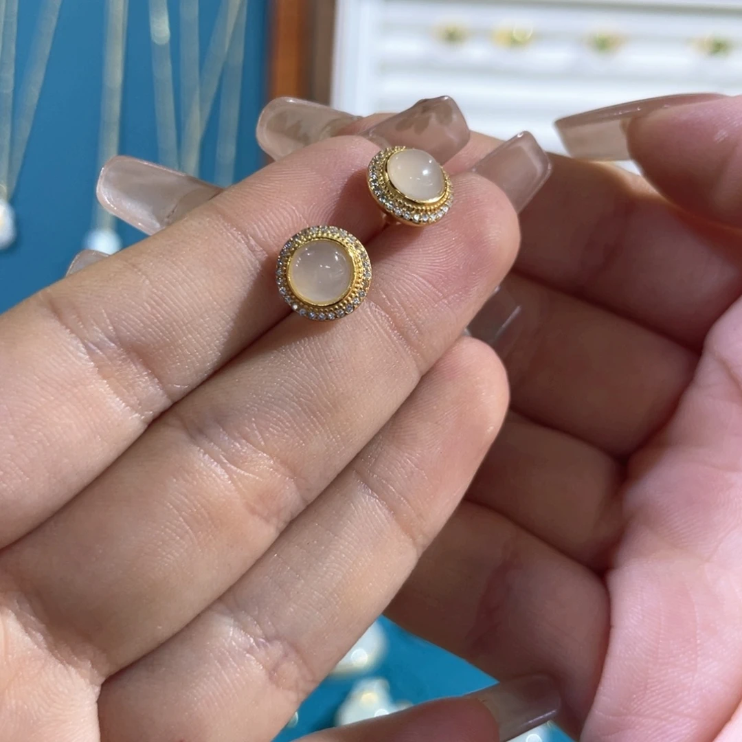 颈饰18K金镶嵌和田玉