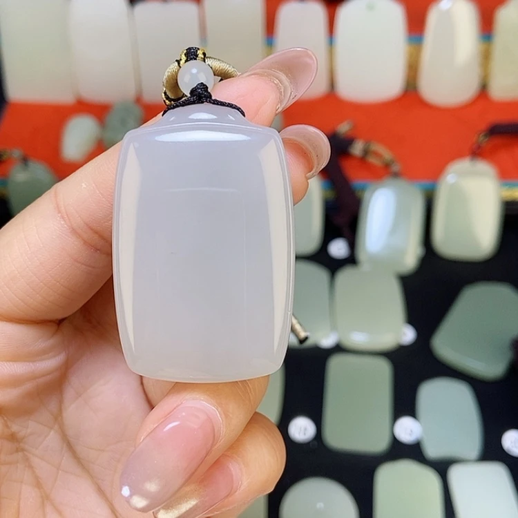 【闪购商品】颈饰未镶嵌和田玉