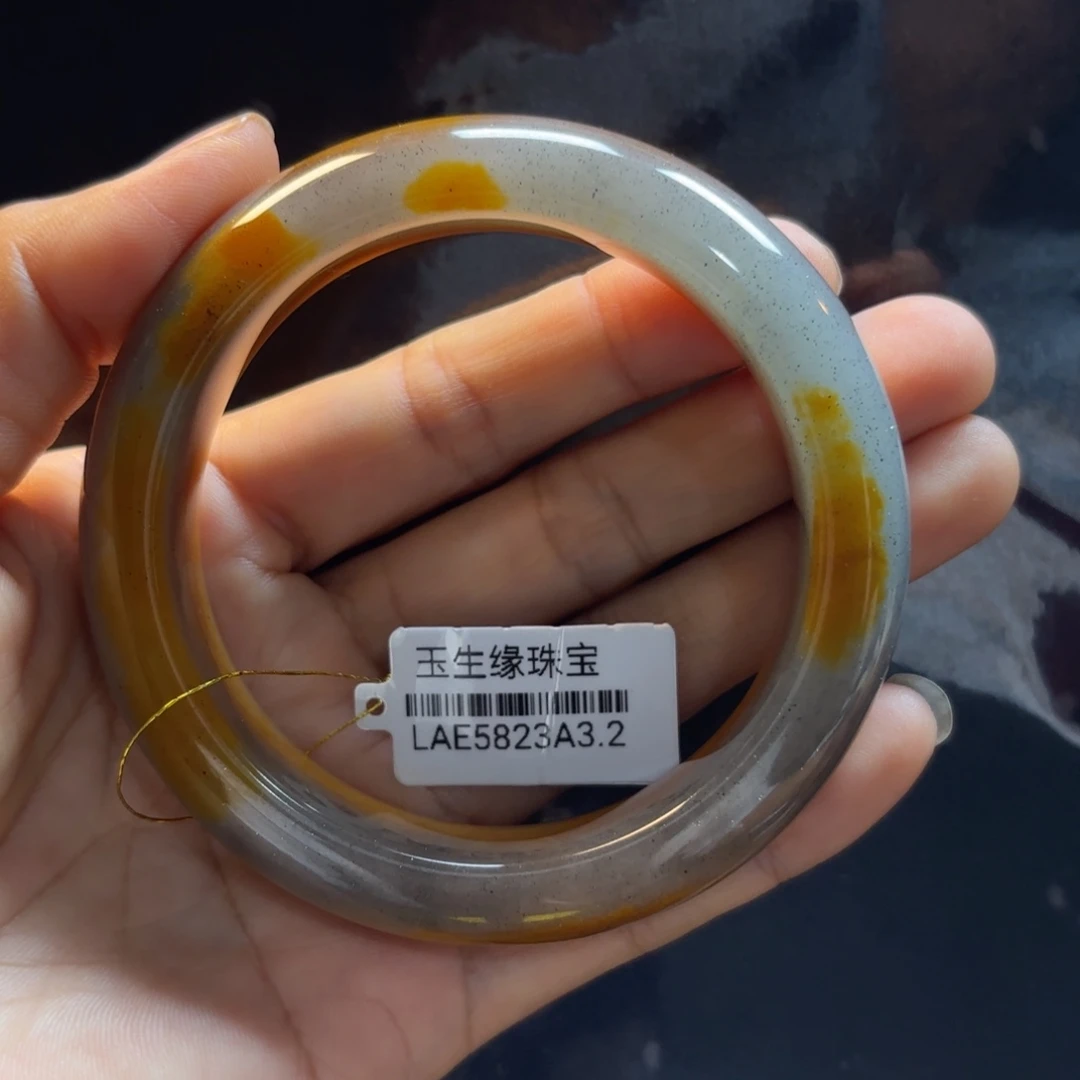 李***妹未镶嵌石英质玉（黄龙玉）手镯
