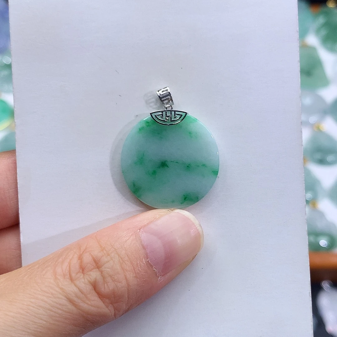 翡翠18K金镶嵌颈饰翡翠吊坠