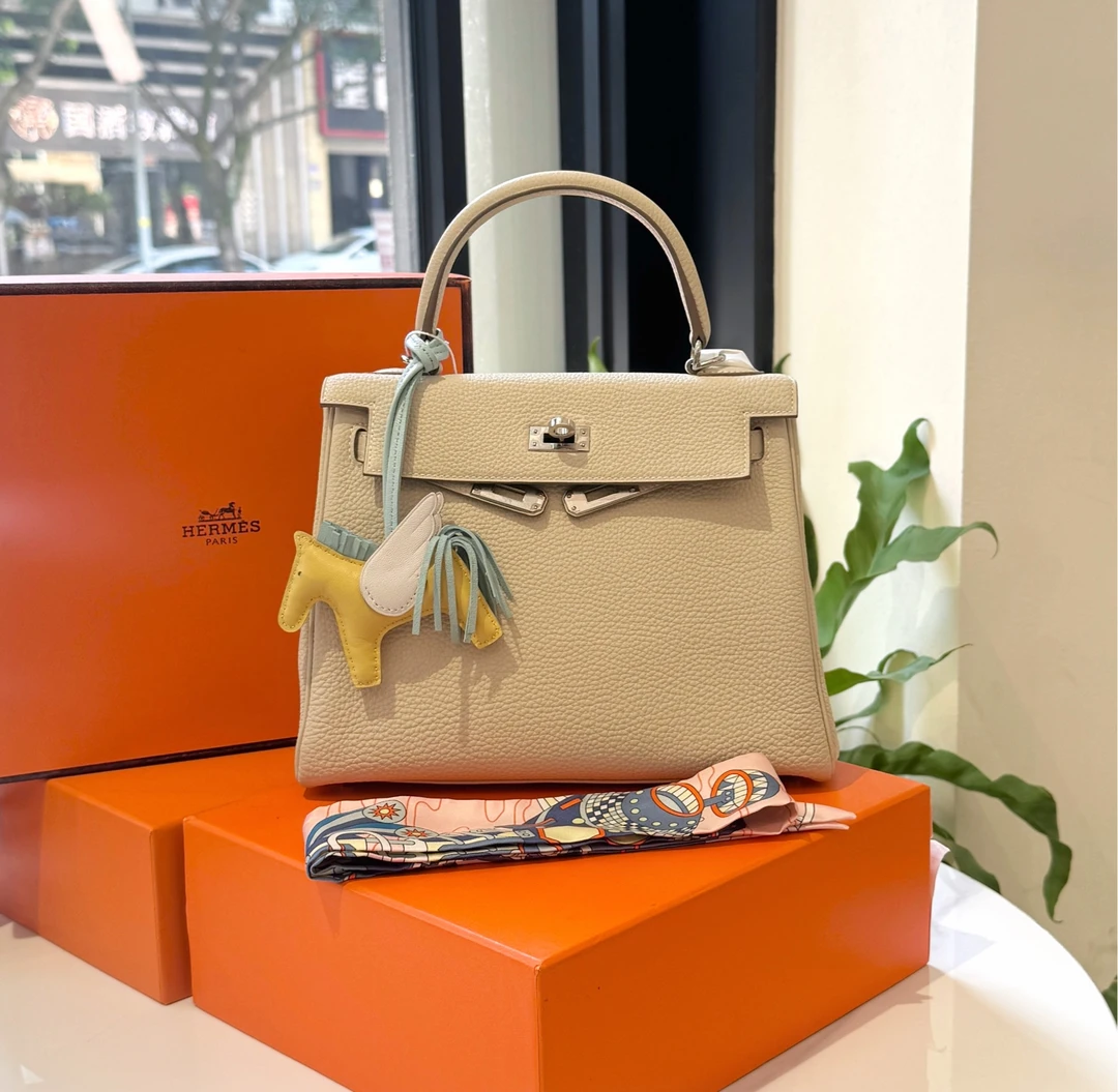 99新 Hermes/爱马仕 爱马仕 银扣 奶昔白 W刻24年 kelly25 99新