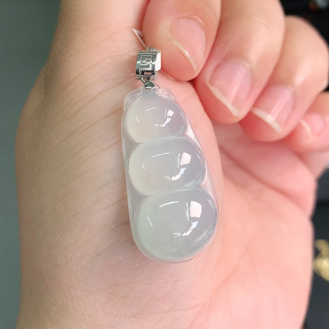 翡翠18K金镶嵌颈饰冰晴豆子