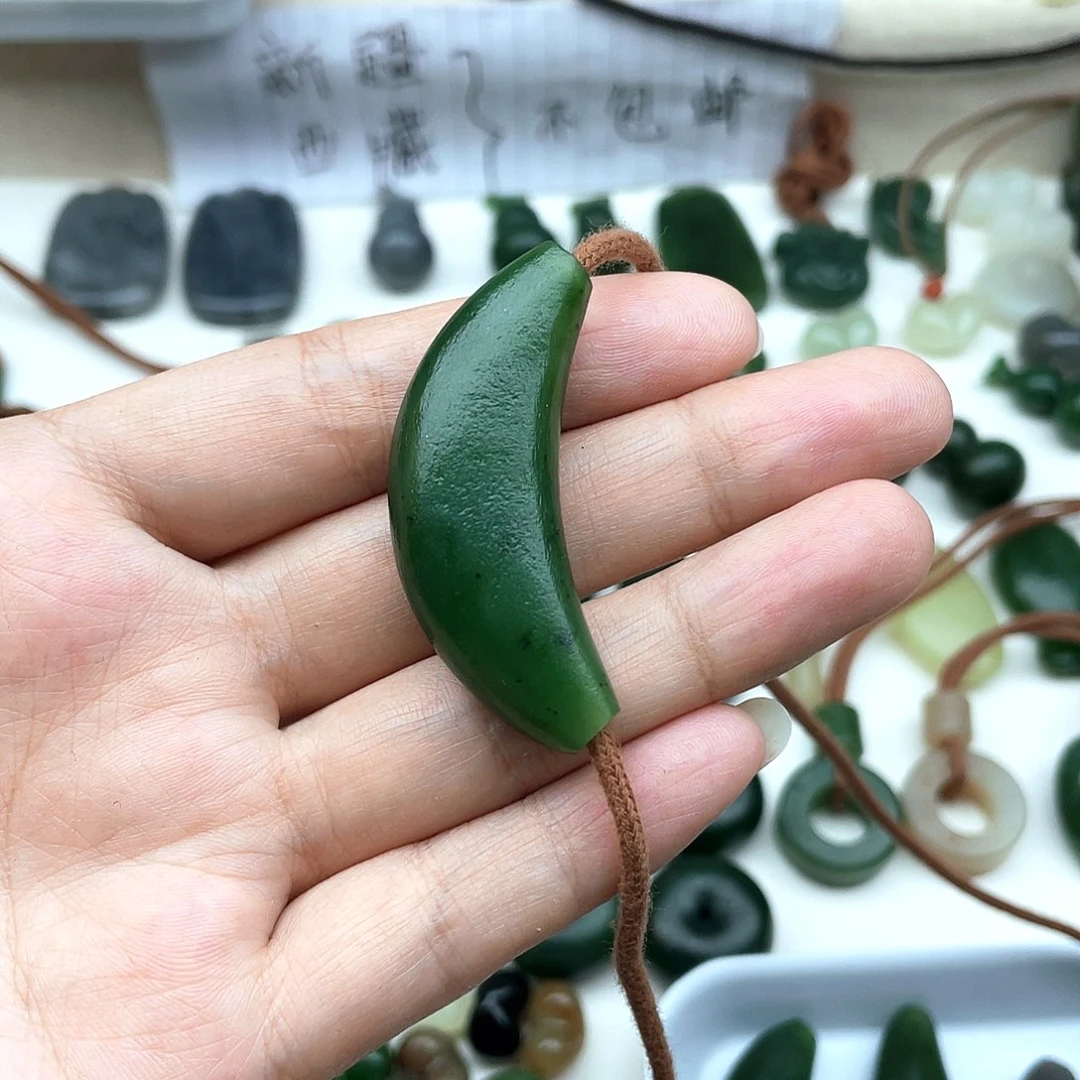 颈饰未镶嵌和田玉轻**扬