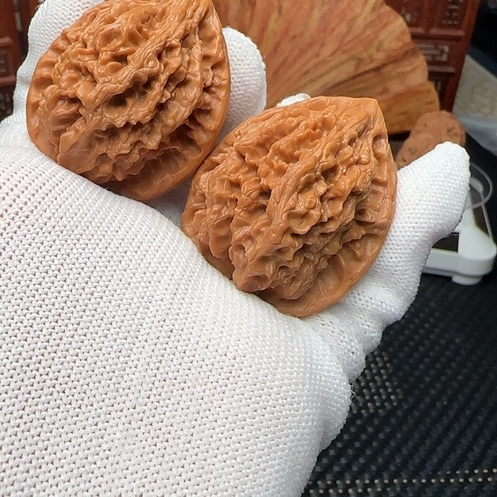 文玩核桃吊坠十三陵鸡心39