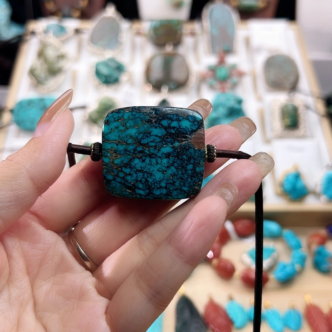 绿松石未镶嵌颈饰