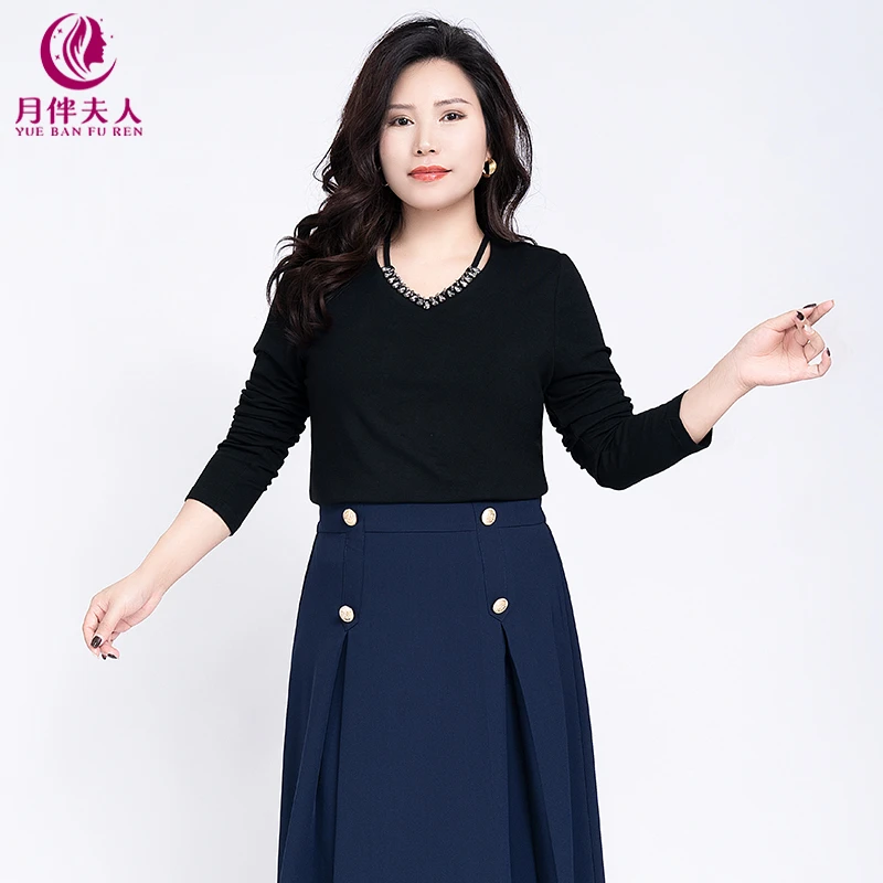 月伴夫人 2025秋季新款大码时尚休闲重工钉珠V领打底上衣5205