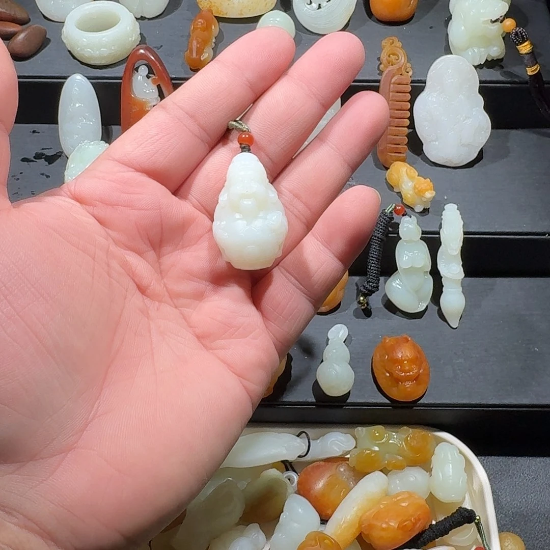 和田玉未镶嵌颈饰老*哥