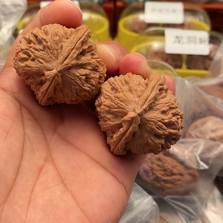 【闪购商品】文玩核桃吊坠三角白