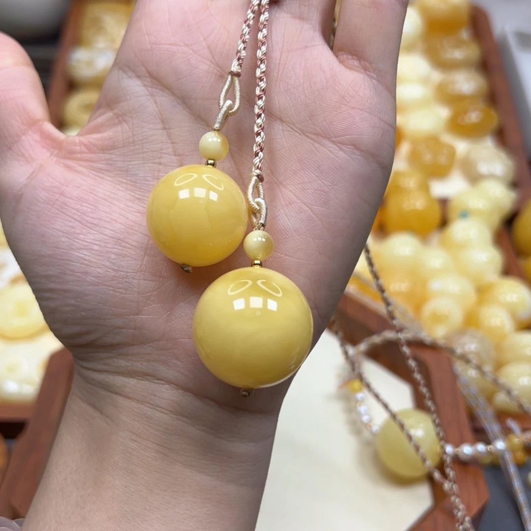 未镶嵌颈饰琥珀蜜蜡