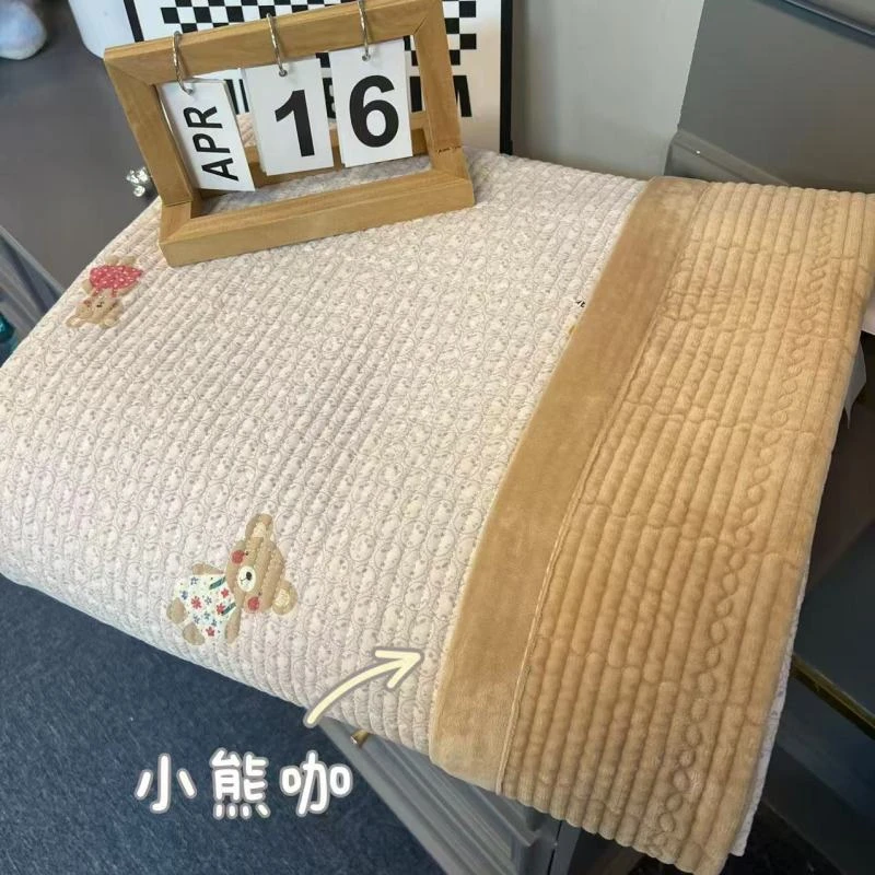 [小尚]亏本清天丝棉绒床盖2米*2.3-小熊咖