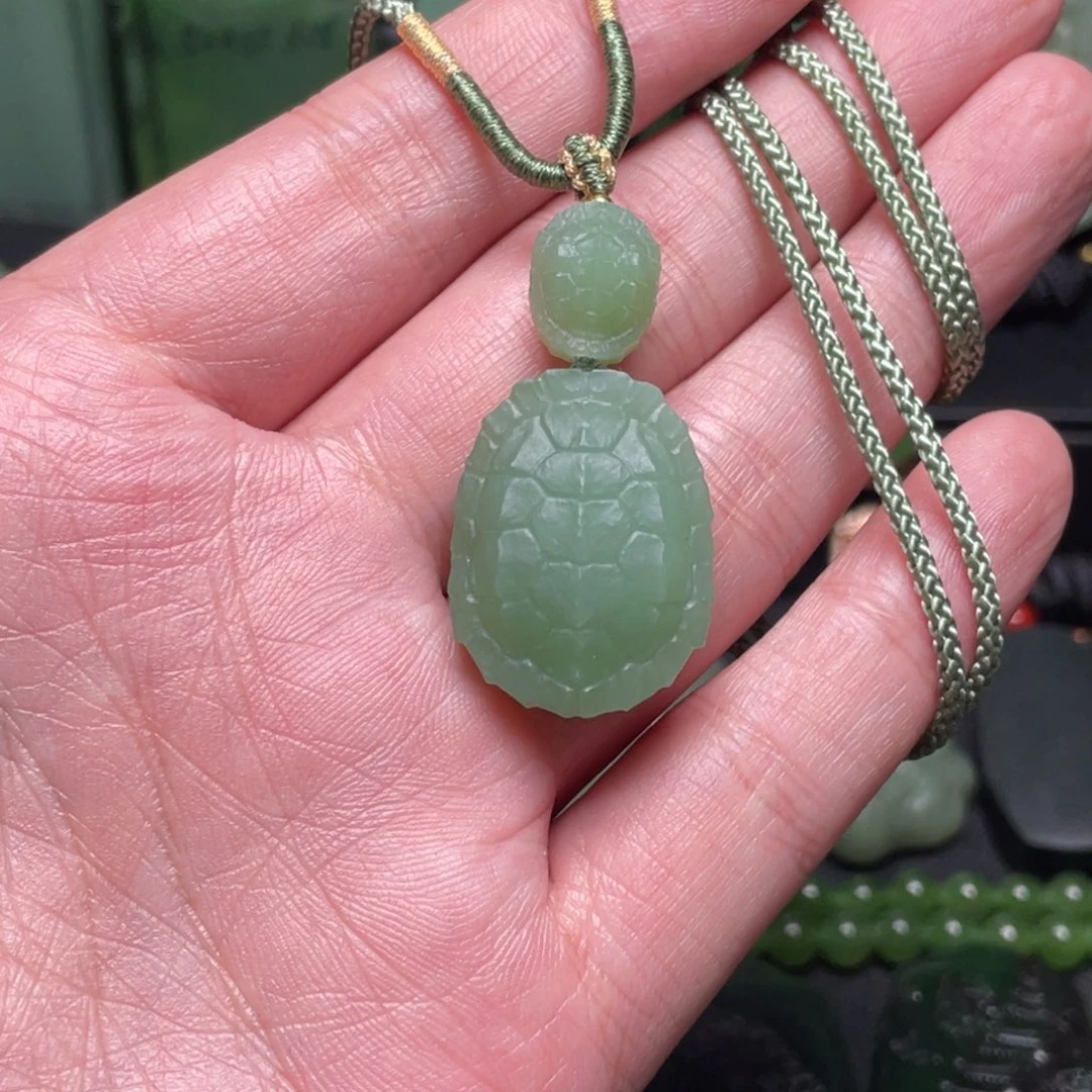 放***人和田玉（碧玉）未镶嵌颈饰