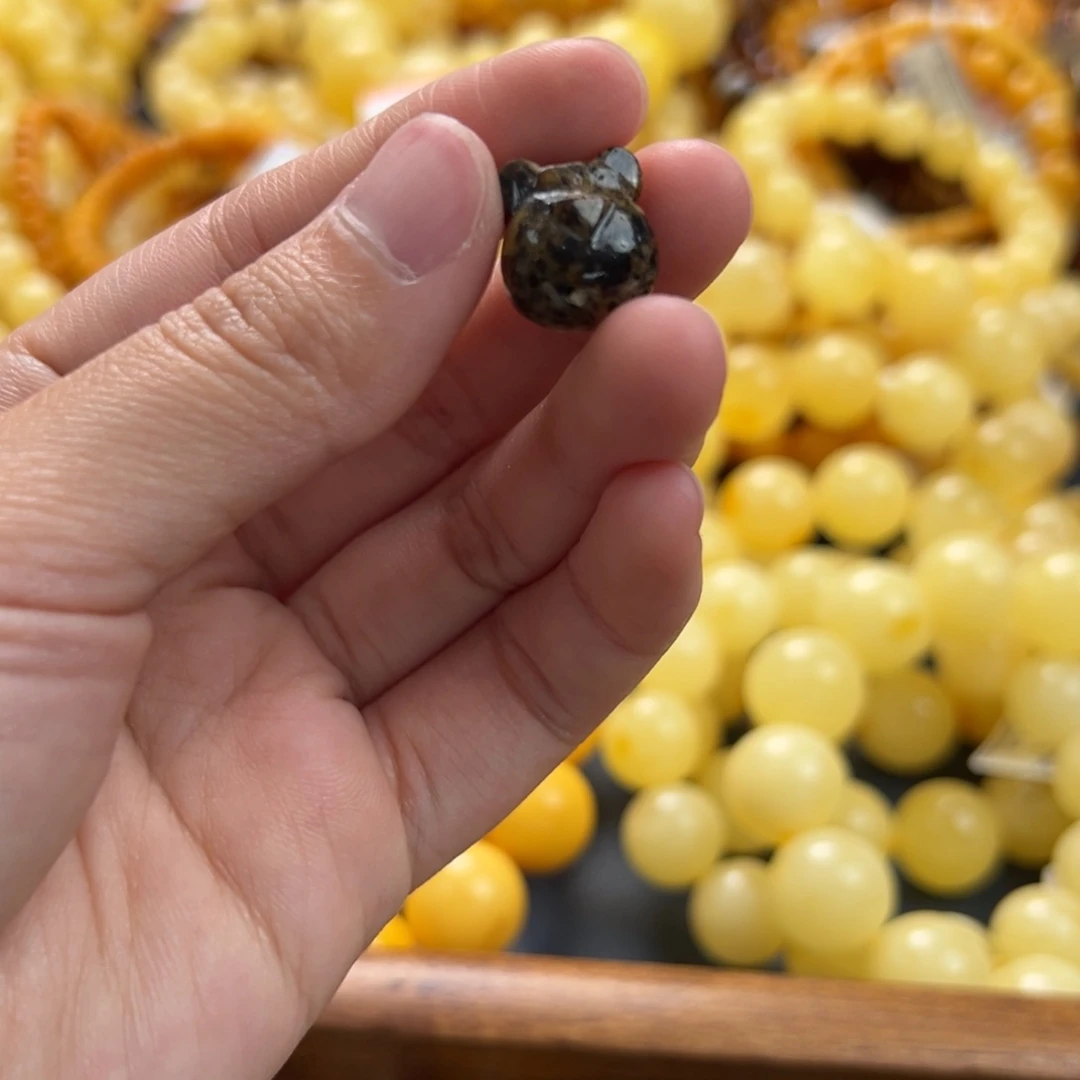 未镶嵌琥珀珠宝奇石