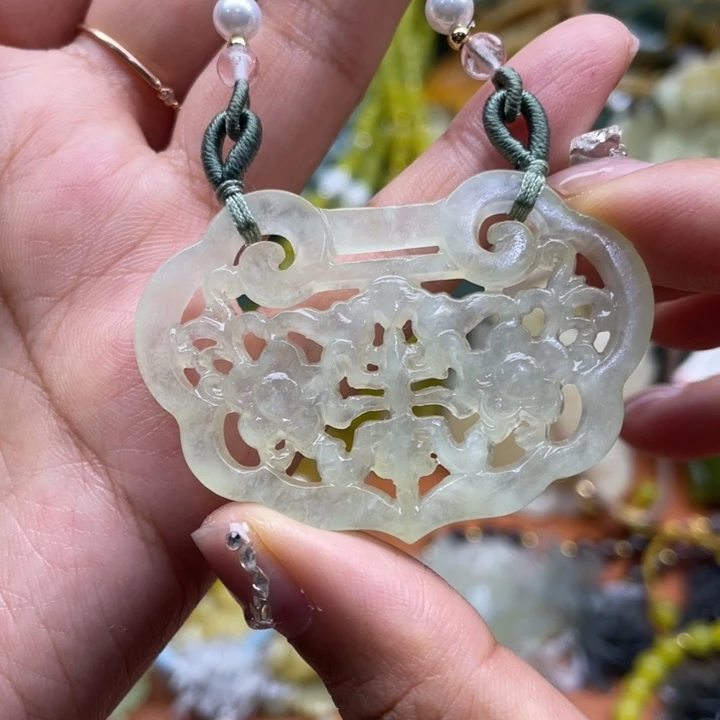 蛇纹石玉未镶嵌吊坠