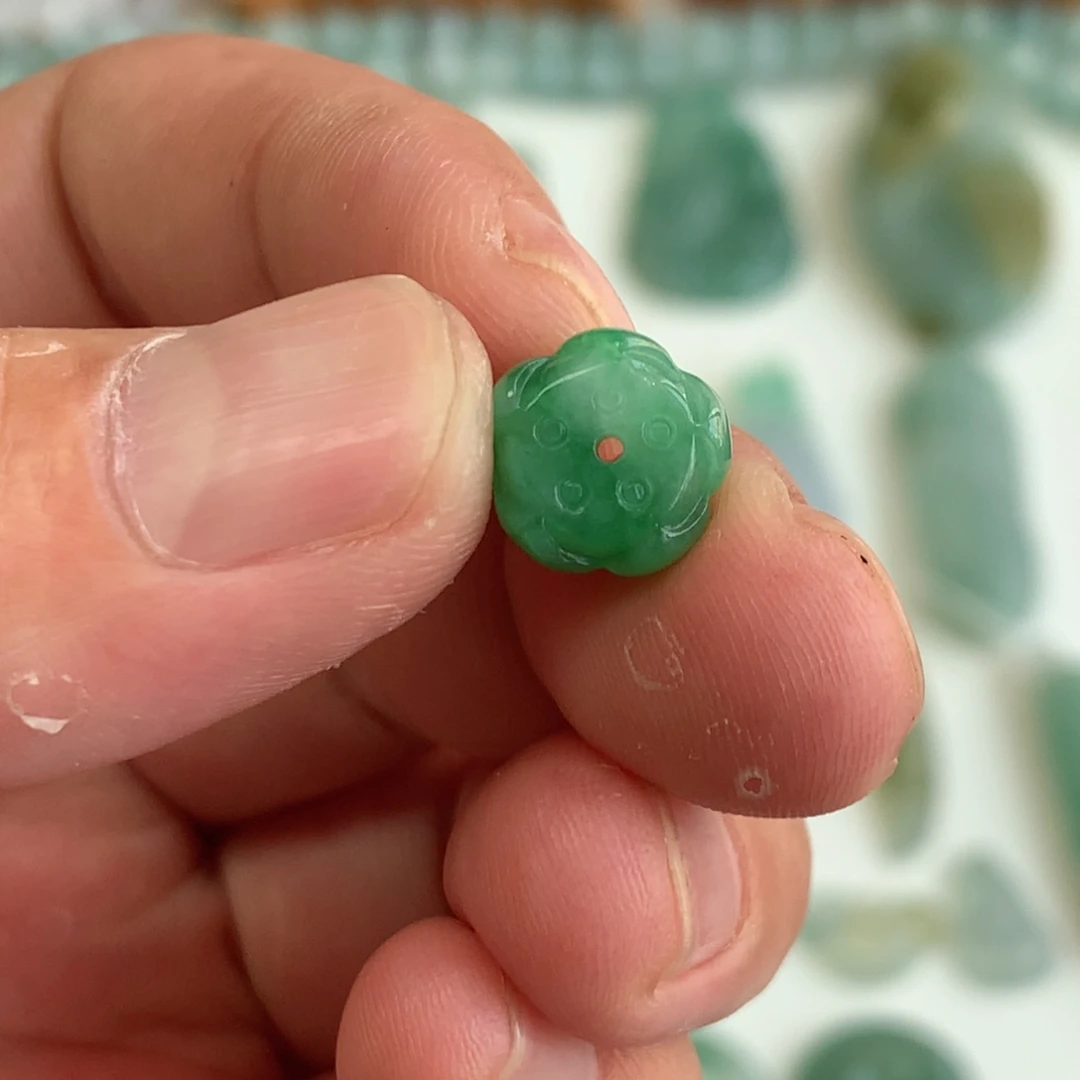 定制翡翠未镶嵌挂件